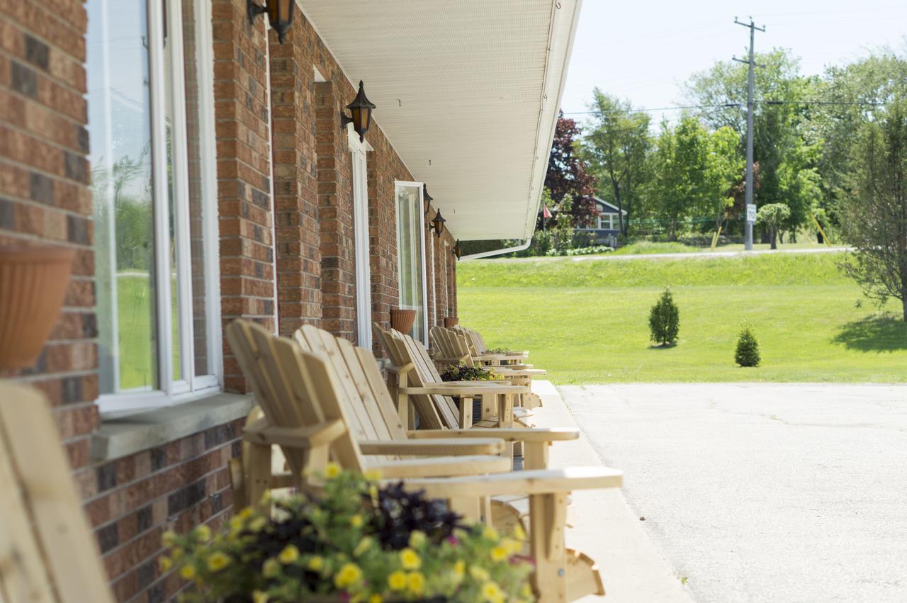 Wayside Motel Manitowaning Exterior foto