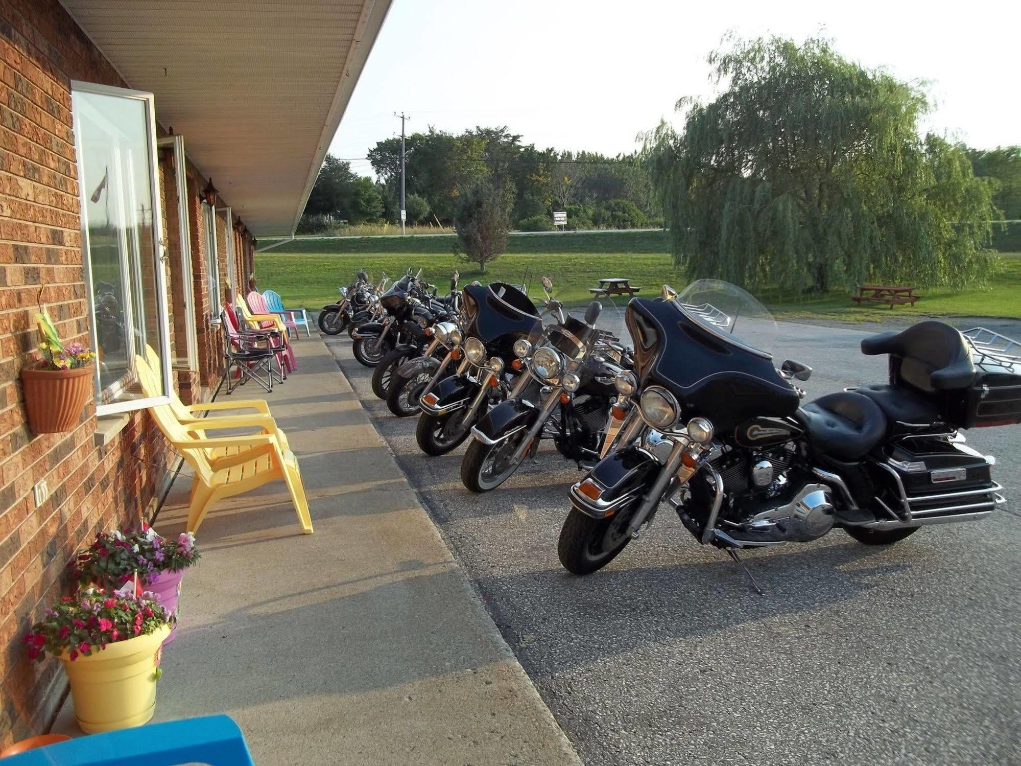 Wayside Motel Manitowaning Exterior foto
